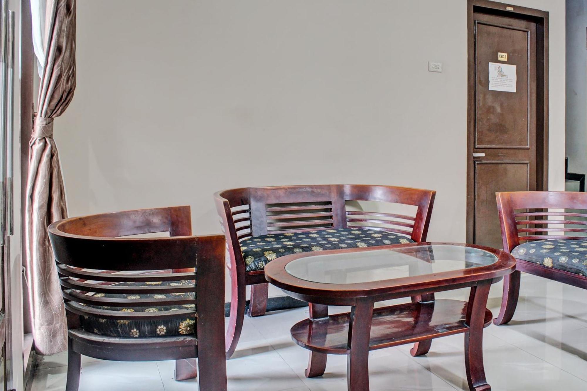 Oyo Life 92509 Maulana Guest House Simpur Bandar Lampung Exterior foto