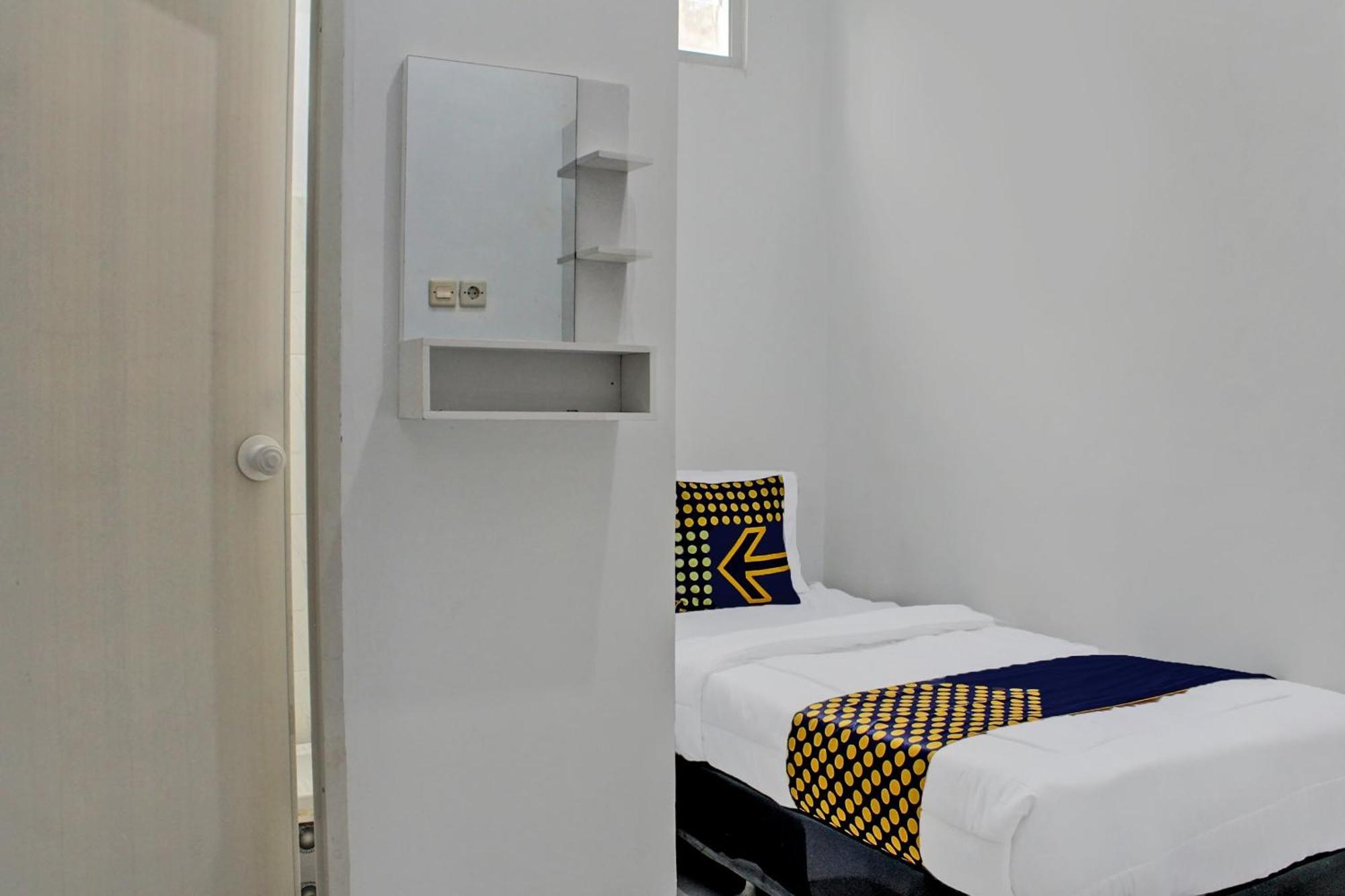 Oyo Life 92509 Maulana Guest House Simpur Bandar Lampung Exterior foto